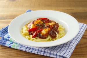 信州パプリカとモッツァレラのミートソース